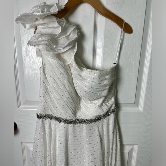 Mac Duggal White Silver Rosette Appliqué One-Shoulder Chiffon 49179 Gown 8 - Picture 3 of 9